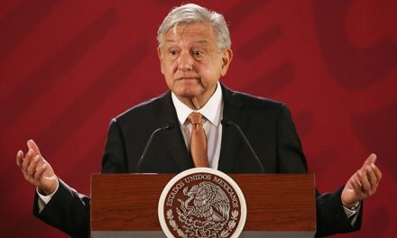 AMLO rompe el silencio y evita polemizar con Bukele tras feminicidio de Milagros Monserrat en León
