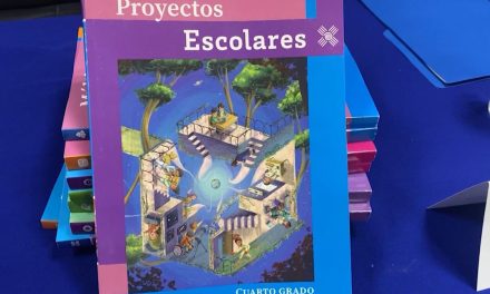 También se amparan padres de familia contra entrega de libros de texto