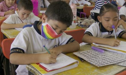 Analizan contenido de libros de texto gratuito investigadores, docentes y alumnos de la UAdeC