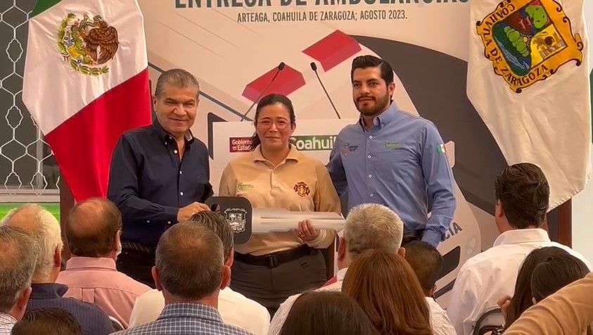 Arteaga adquiere dos ambulancias más