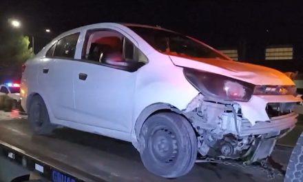 Conductor se asusta y termina volcado en Saltillo