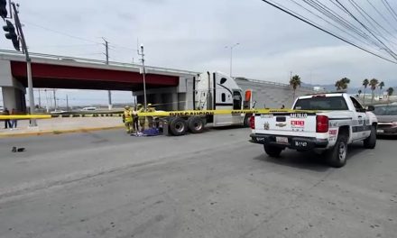 Hombre muere atropellado por un tracto camión en Saltillo
