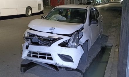 Conductor provoca carambola por imprudente en Saltillo