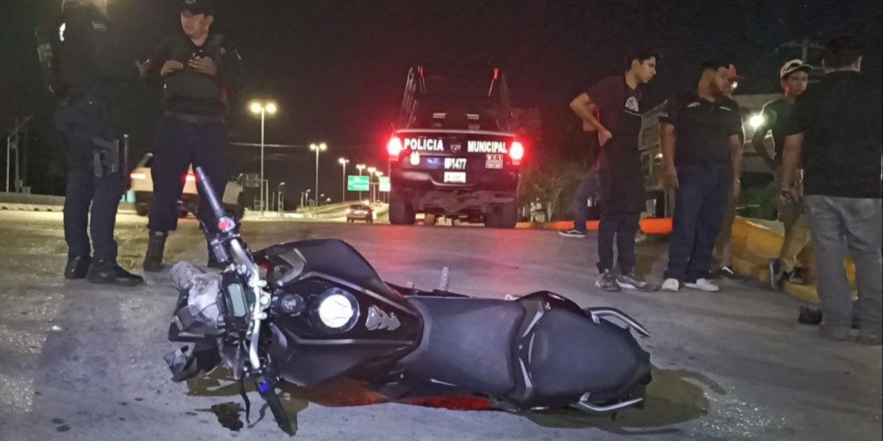 Saltillo: Carro los tumba y huye del lugar