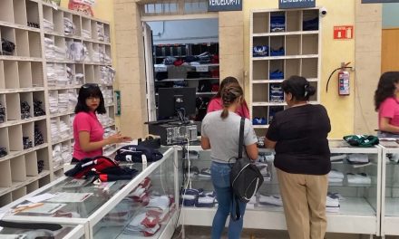 Hacen comerciantes su agosto en Saltillo