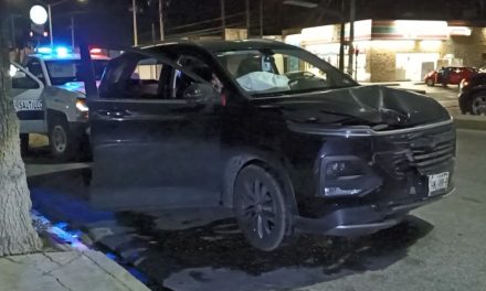 Saltillo: Derriba poste y afecta alumbrado público