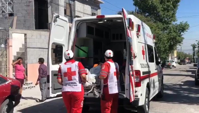 Mujer es golpeada por el novio y es trasladada de emergencia al Hospital General