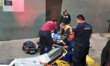 Mujer da a luz a un bebé a las afueras del Metro de la CDMX