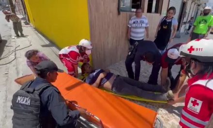 Saltillo: hombre sufre descarga eléctrica y cae del techo de un negocio