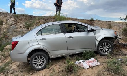 Mujeres quedan lesionadas en accidente carretero en la carretera antigua a Monclova
