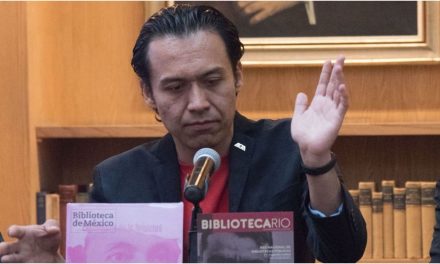 Marx Arriaga afirma que los libros de texto sí tienen errores pero no son más de 20