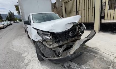 Quiso retornar y provoca percance vial en Saltillo