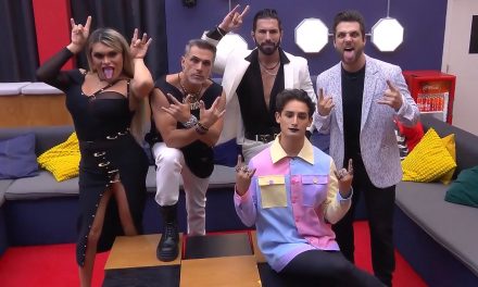 ‘Team Infierno’ se quita la ropa y se arrastran al jardín  para cumplir reto