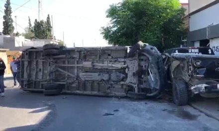 Transporte de personal sufre volcadura porque el chofer se quedó dormido al sur de Saltillo