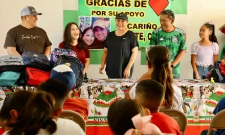 Entregan útiles escolares en San José de Cloete