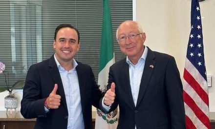 Se reúne Manolo Jiménez con embajador norteamericano