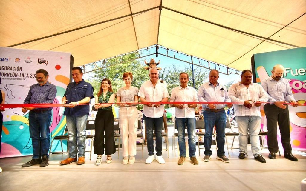 Inaugura alcalde la muestra CowParade LALA 2023