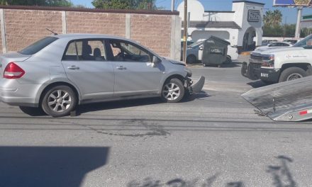 Invade carril y provoca accidente en Saltillo