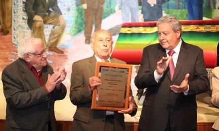 Es Marco Antonio Aguirre profeta en su tierra; reconoce Municipio de Saltillo su trayectoria