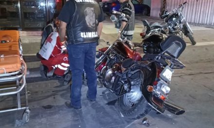Motociclista termina en el hospital al ser atropellada en el centro de Saltillo
