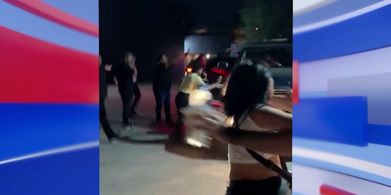 Atropellan a jovencita en el estacionamiento de antro en Monclova