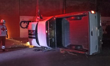 Saltillo: Abandona camioneta tras volcar, conductor huyó estando malherido