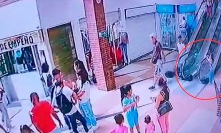Vigilante de centro comercial en Venezuela salva a niña que cayó desde segundo piso