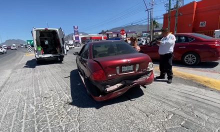 Aparatoso accidente se registra en Saltillo y el responsable escapa