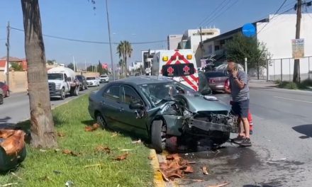 Joven destruye su vehículo y queda herida al norte de Saltillo