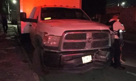 Freno se le botó a camión y chocó contra un domicilio en Saltillo