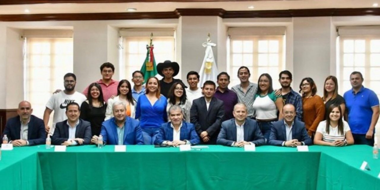 Gobernador Riquelme se reúne con estudiantes del Tec Saltillo