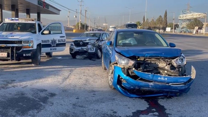 Daños materiales tras choque de la colonia Brisas en Saltillo