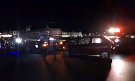 Individuos logran huir tras provocar fuerte choque en Saltillo