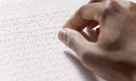 Imprimen en braille requisitos en trámites de control vehicular en Coahuila
