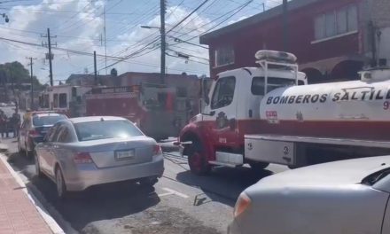 Se incendia casa abandonada en el centro de Saltillo