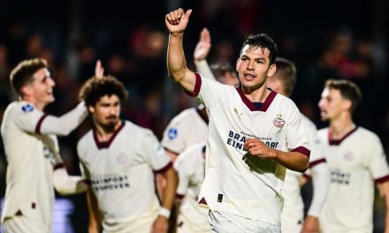 El PSV mantiene su paso perfecto en la Eredivisie con gol del ‘Chucky’