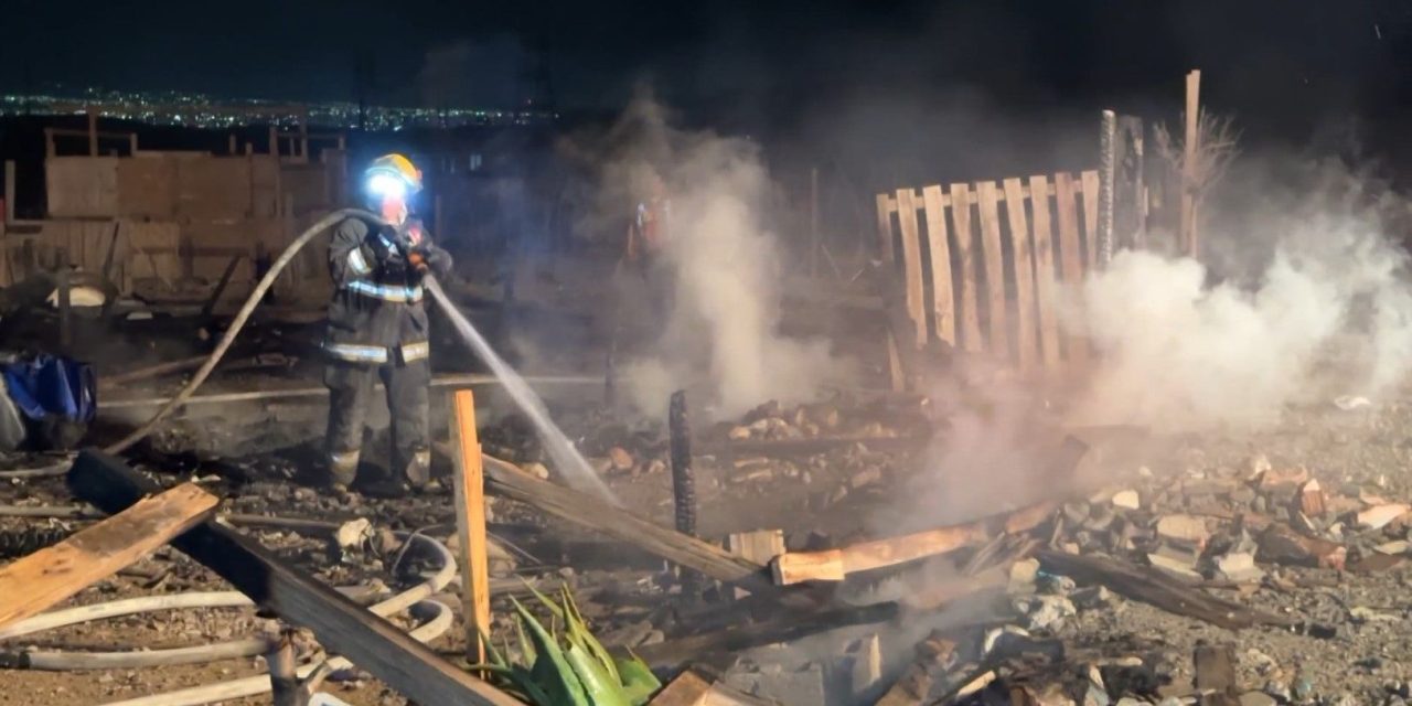 Movilización tras incendio de tejabanes en Saltillo; afectó a varias familias