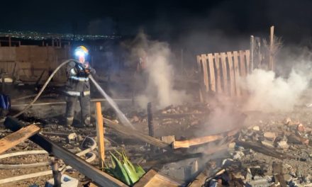 Movilización tras incendio de tejabanes en Saltillo; afectó a varias familias