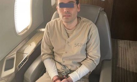 Revelan la primera foto de la extradición de Ovidio Guzmán