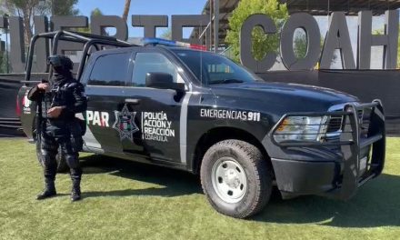 Reciben municipios y mandos policiacos patrullas equipadas en Saltillo