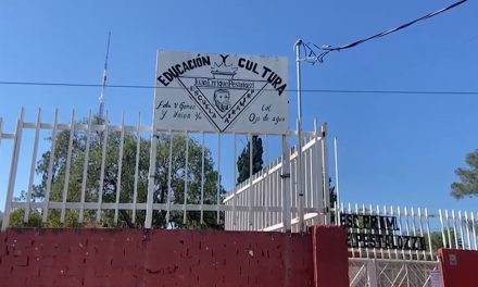 Saltillo: Suspenden clases en primaria Juan E Pestalozzi; protestan padres de familia por robos y falta de agua