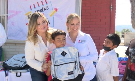 Primaria Emiliano Zapata recibe mochilas y útiles escolares gracias a Fundación RCG y al DIF de Ramos Arizpe