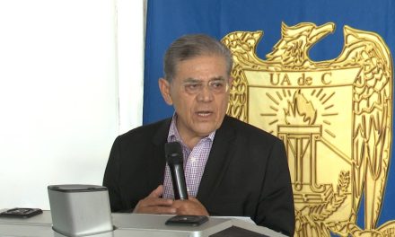 Reciben estudiantes de la UAdeC certificados de Competencia