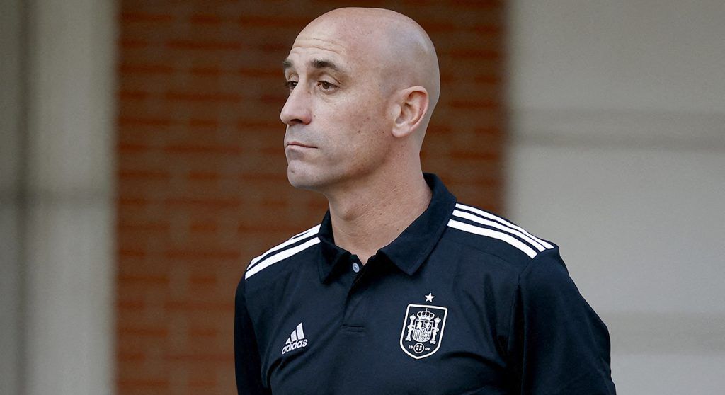 Le prohíben a Luis Rubiales acercarse y comunicarse con  Jennifer Hermoso