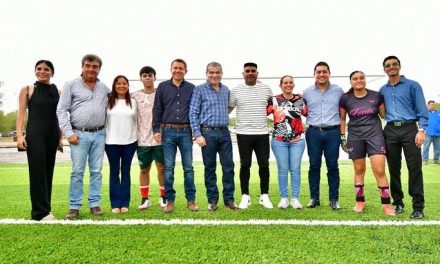 Gobernador visita San Buenaventura; entrega obras y arranca otras más