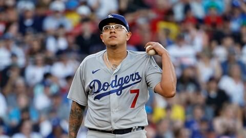 Aficionadas de los Dodgers repudian a Julio Urías en pleno estadio