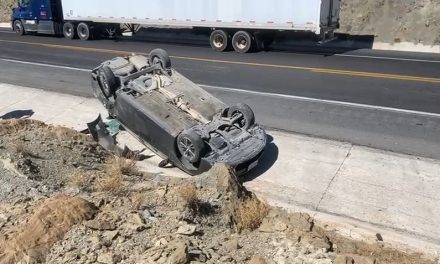 Ramos Arizpe: Vuelca auto sobre libramiento Norponiente