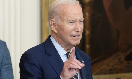 Ordena Joe Biden regular desarrollo de inteligencia artificial
