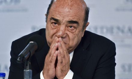 Acusan al exprocurador Jesus Murillo Karam de agresión sexual