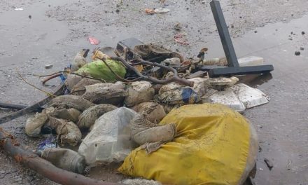 Retiran basura de alcantarillas para evitar inundaciones en Torreón
